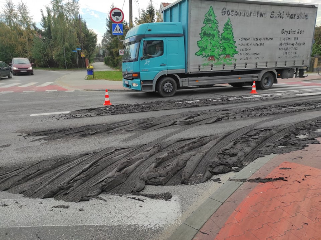 Ogromne korki na Wisłostradzie w Tarnobrzegu. Na jezdni jest rozlana substancja [zdjęcia]