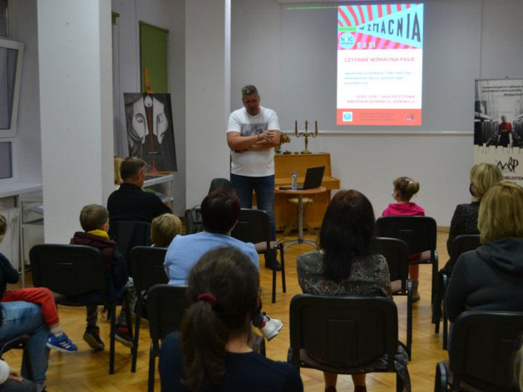 Sonda, rozmowa z psychologiem, wymiana książek w ramach 