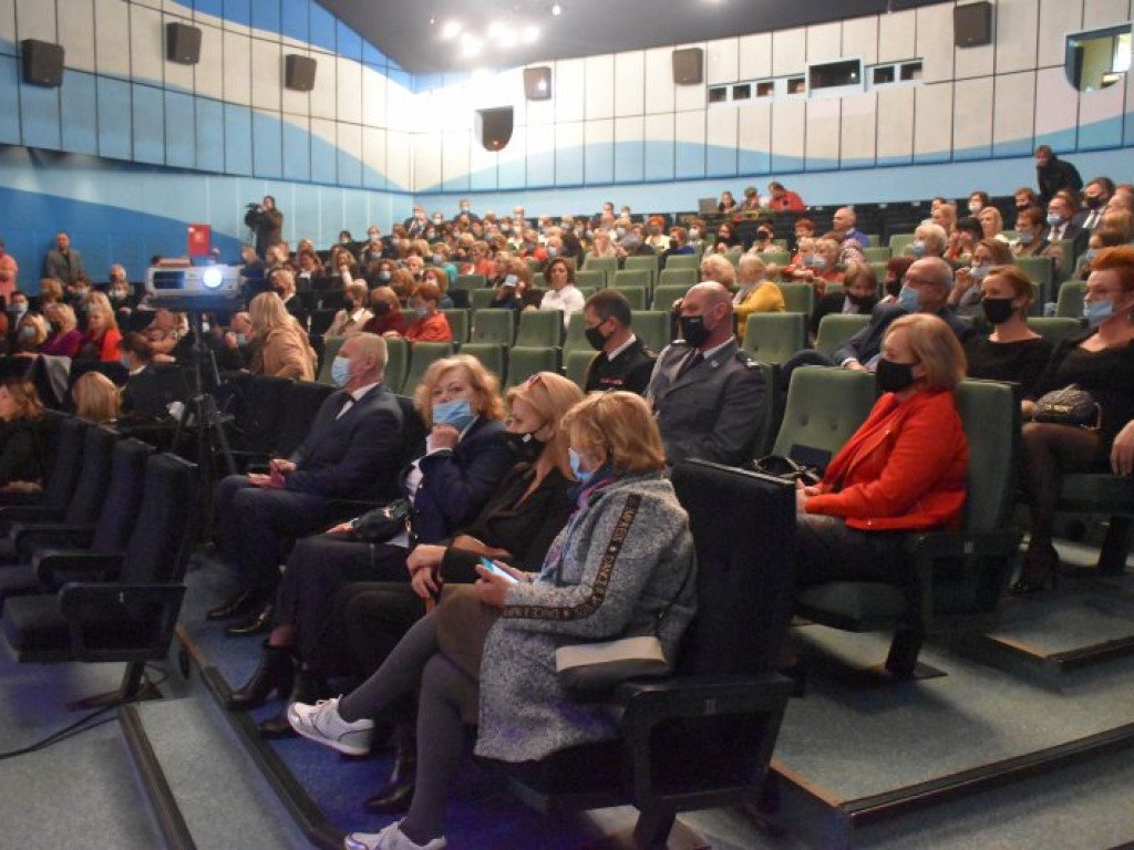 Święto Edukacji Narodowej. 50-lecie SP4 i nagrody dla tarnobrzeskich nauczycieli [zdjęcia]