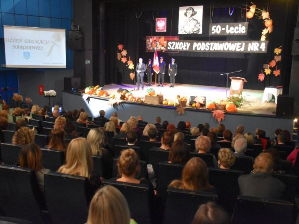 Święto Edukacji Narodowej. 50-lecie SP4 i nagrody dla tarnobrzeskich nauczycieli [zdjęcia]