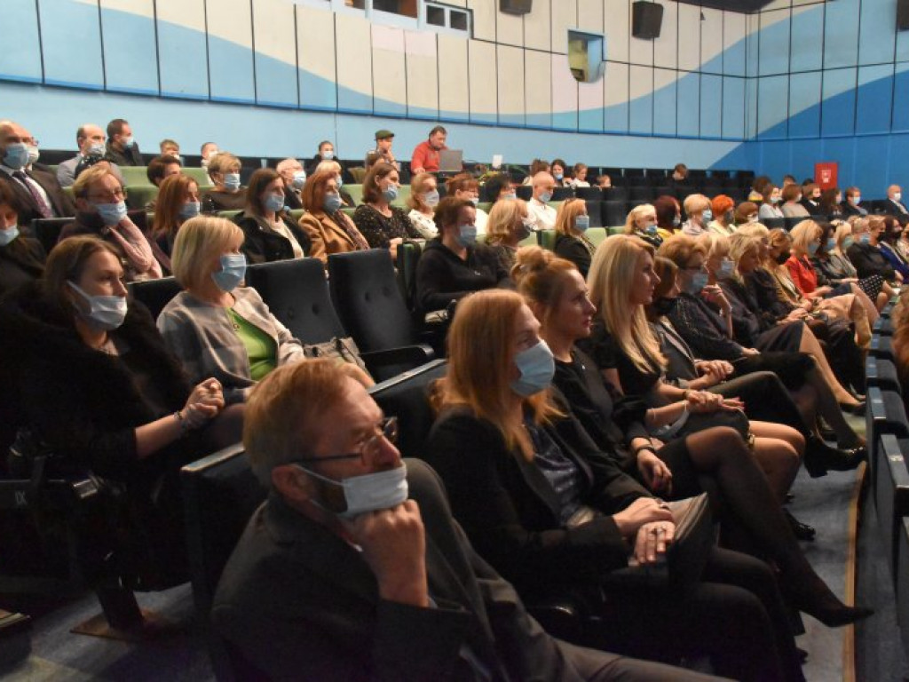 Święto Edukacji Narodowej. 50-lecie SP4 i nagrody dla tarnobrzeskich nauczycieli [zdjęcia]
