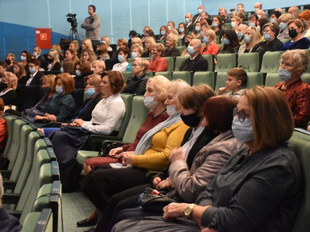 Święto Edukacji Narodowej. 50-lecie SP4 i nagrody dla tarnobrzeskich nauczycieli [zdjęcia]