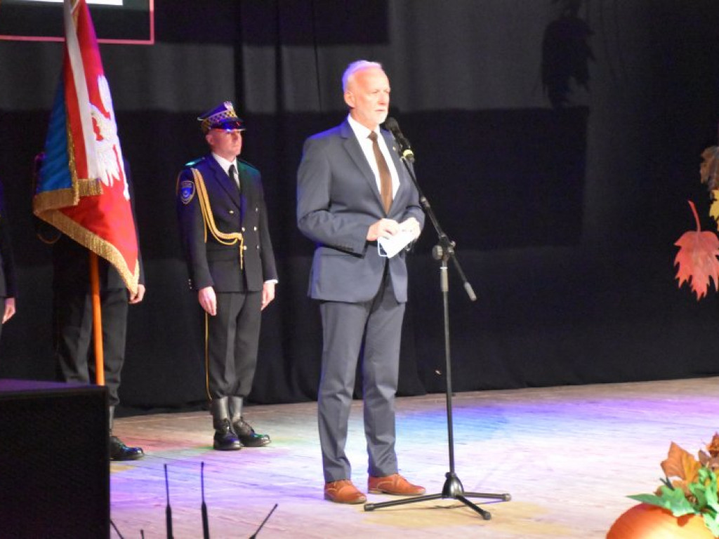 Święto Edukacji Narodowej. 50-lecie SP4 i nagrody dla tarnobrzeskich nauczycieli [zdjęcia]