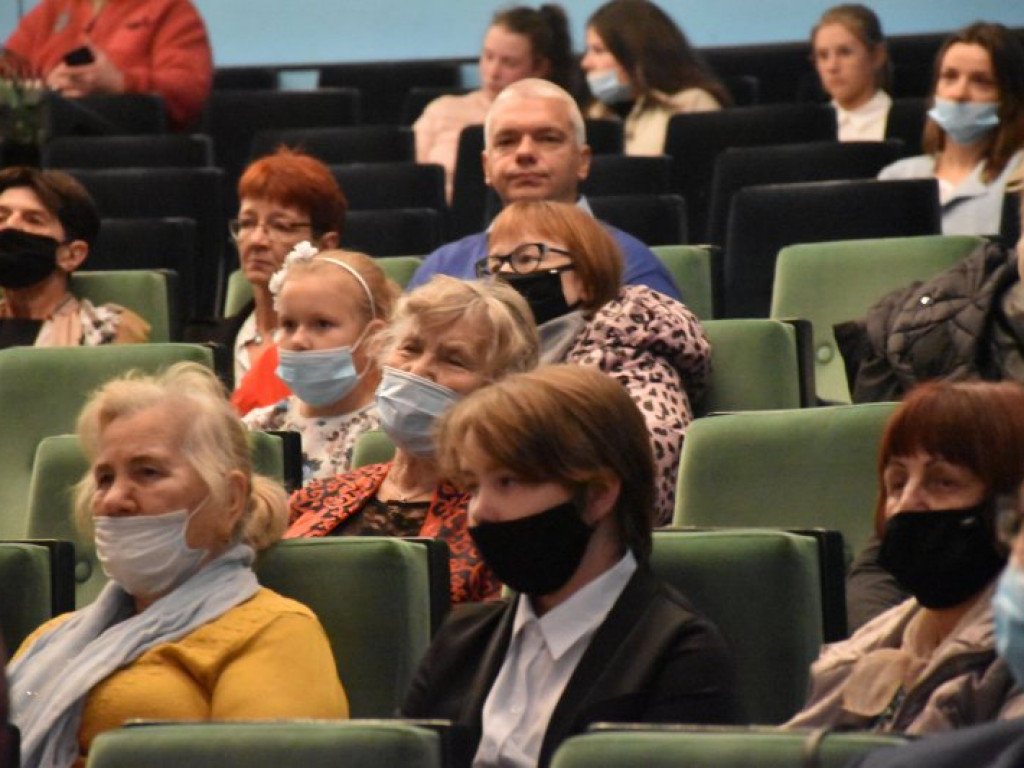 Święto Edukacji Narodowej. 50-lecie SP4 i nagrody dla tarnobrzeskich nauczycieli [zdjęcia]