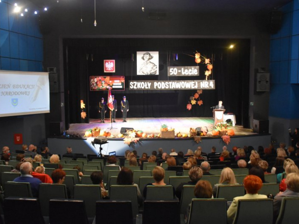 Święto Edukacji Narodowej. 50-lecie SP4 i nagrody dla tarnobrzeskich nauczycieli [zdjęcia]