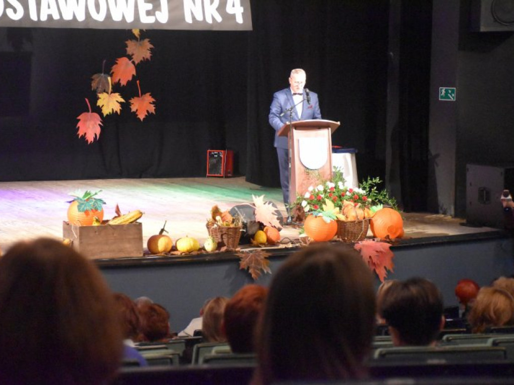Święto Edukacji Narodowej. 50-lecie SP4 i nagrody dla tarnobrzeskich nauczycieli [zdjęcia]