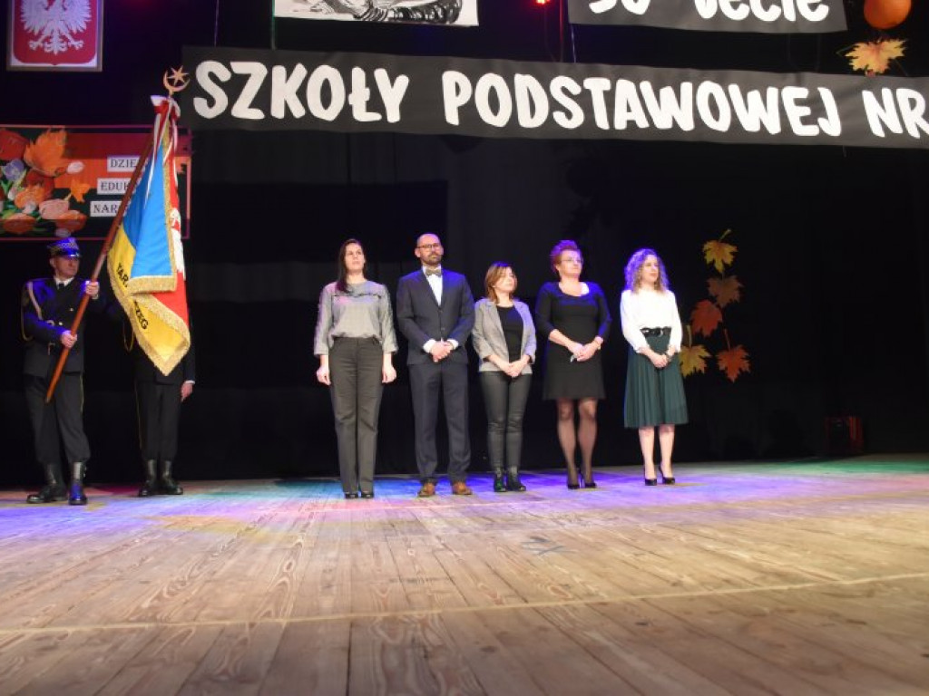 Święto Edukacji Narodowej. 50-lecie SP4 i nagrody dla tarnobrzeskich nauczycieli [zdjęcia]