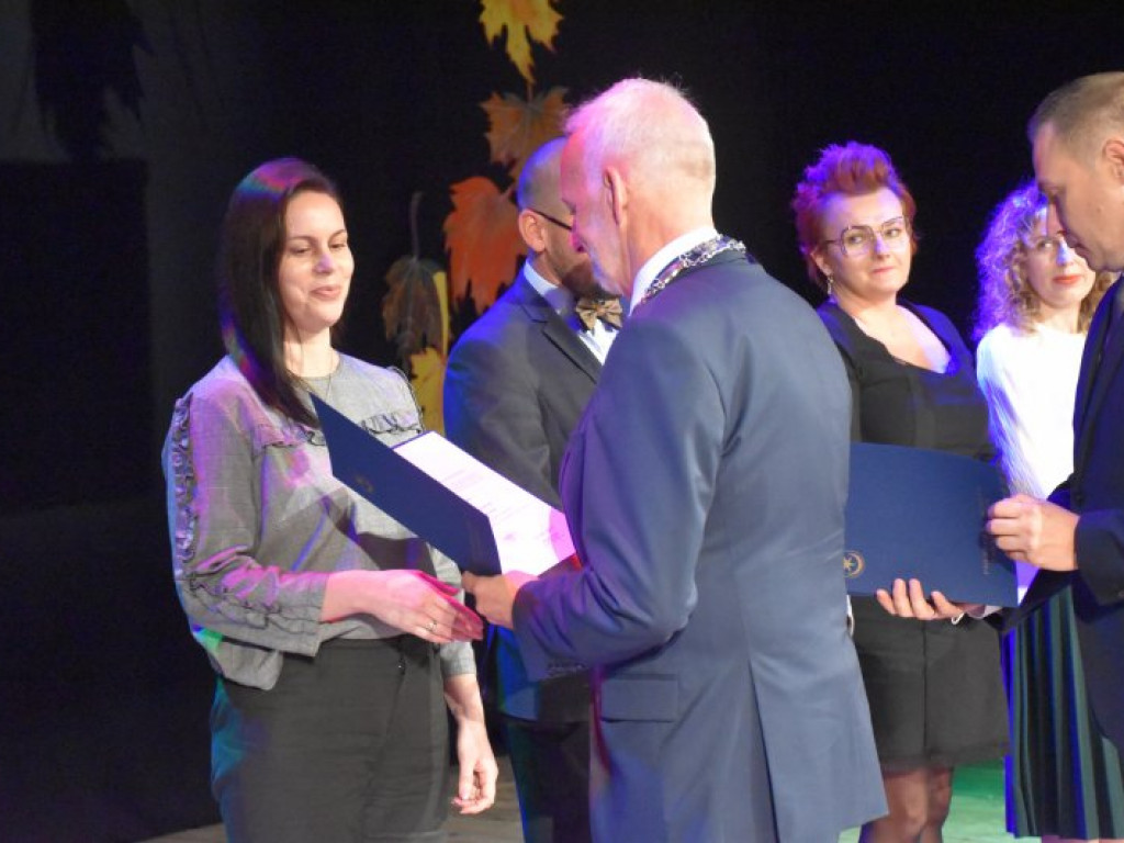 Święto Edukacji Narodowej. 50-lecie SP4 i nagrody dla tarnobrzeskich nauczycieli [zdjęcia]