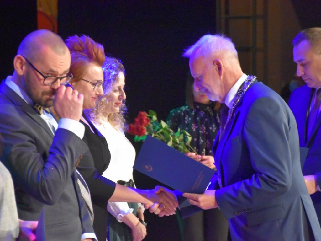 Święto Edukacji Narodowej. 50-lecie SP4 i nagrody dla tarnobrzeskich nauczycieli [zdjęcia]