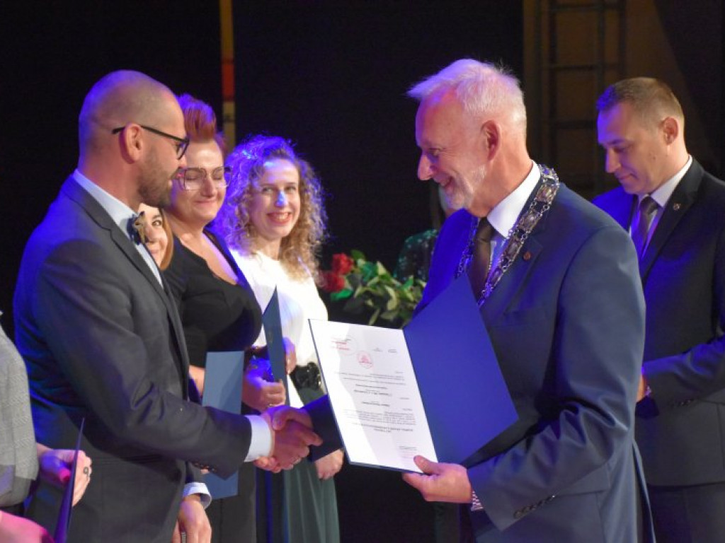Święto Edukacji Narodowej. 50-lecie SP4 i nagrody dla tarnobrzeskich nauczycieli [zdjęcia]