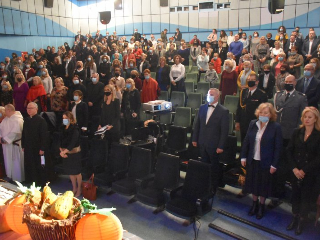 Święto Edukacji Narodowej. 50-lecie SP4 i nagrody dla tarnobrzeskich nauczycieli [zdjęcia]