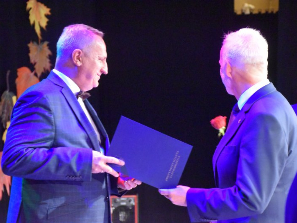 Święto Edukacji Narodowej. 50-lecie SP4 i nagrody dla tarnobrzeskich nauczycieli [zdjęcia]