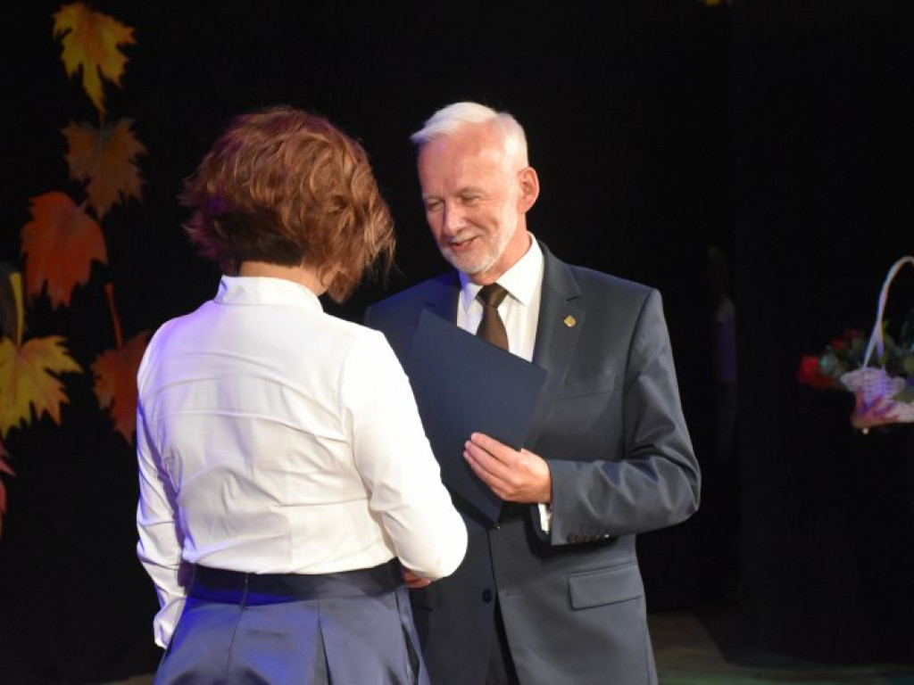 Święto Edukacji Narodowej. 50-lecie SP4 i nagrody dla tarnobrzeskich nauczycieli [zdjęcia]