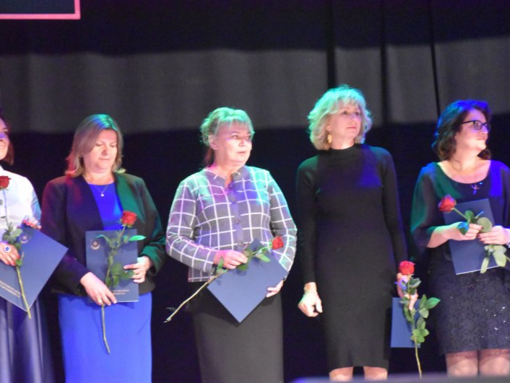 Święto Edukacji Narodowej. 50-lecie SP4 i nagrody dla tarnobrzeskich nauczycieli [zdjęcia]