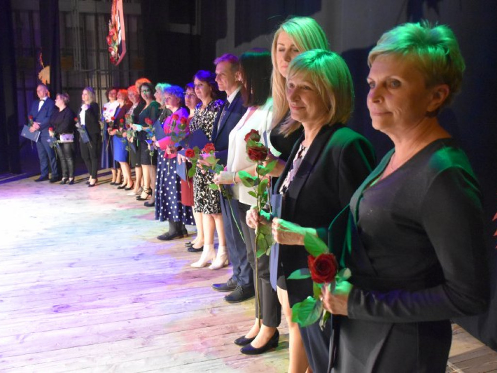 Święto Edukacji Narodowej. 50-lecie SP4 i nagrody dla tarnobrzeskich nauczycieli [zdjęcia]