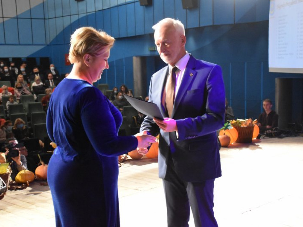 Święto Edukacji Narodowej. 50-lecie SP4 i nagrody dla tarnobrzeskich nauczycieli [zdjęcia]