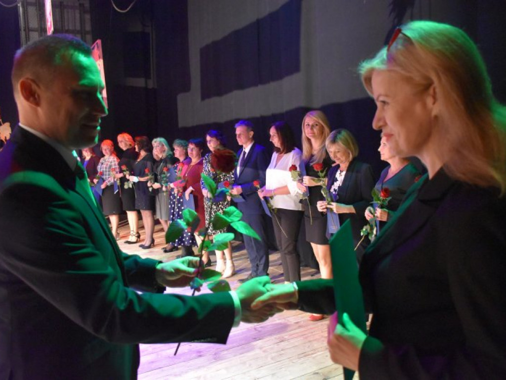 Święto Edukacji Narodowej. 50-lecie SP4 i nagrody dla tarnobrzeskich nauczycieli [zdjęcia]