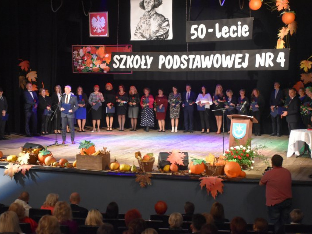 Święto Edukacji Narodowej. 50-lecie SP4 i nagrody dla tarnobrzeskich nauczycieli [zdjęcia]