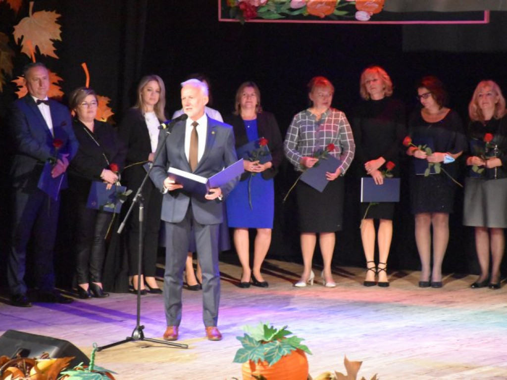 Święto Edukacji Narodowej. 50-lecie SP4 i nagrody dla tarnobrzeskich nauczycieli [zdjęcia]