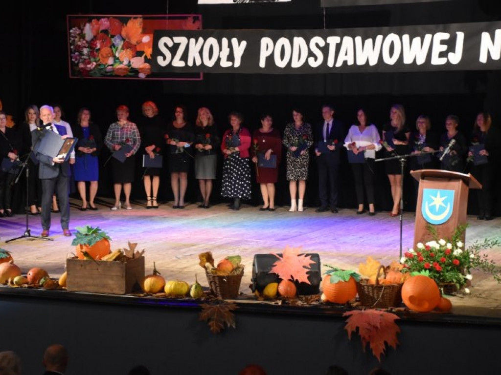 Święto Edukacji Narodowej. 50-lecie SP4 i nagrody dla tarnobrzeskich nauczycieli [zdjęcia]