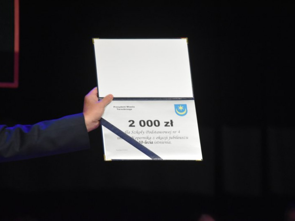 Święto Edukacji Narodowej. 50-lecie SP4 i nagrody dla tarnobrzeskich nauczycieli [zdjęcia]