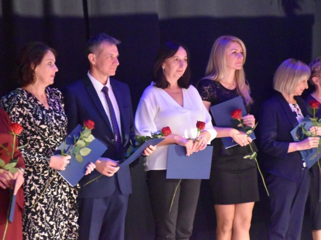 Święto Edukacji Narodowej. 50-lecie SP4 i nagrody dla tarnobrzeskich nauczycieli [zdjęcia]
