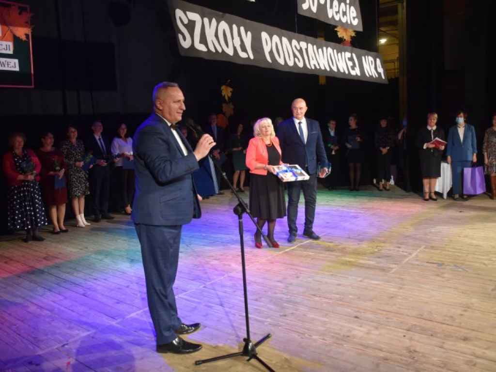 Święto Edukacji Narodowej. 50-lecie SP4 i nagrody dla tarnobrzeskich nauczycieli [zdjęcia]