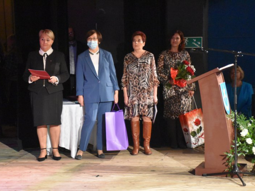 Święto Edukacji Narodowej. 50-lecie SP4 i nagrody dla tarnobrzeskich nauczycieli [zdjęcia]