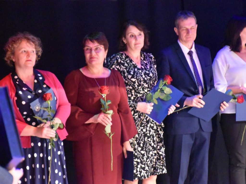 Święto Edukacji Narodowej. 50-lecie SP4 i nagrody dla tarnobrzeskich nauczycieli [zdjęcia]