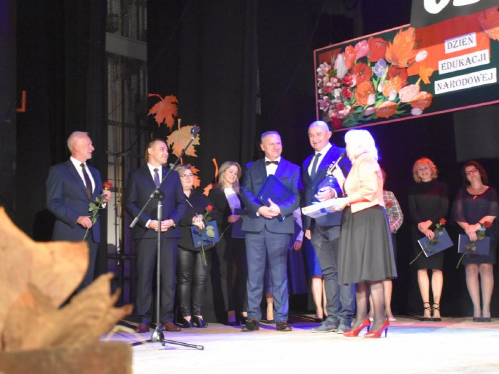 Święto Edukacji Narodowej. 50-lecie SP4 i nagrody dla tarnobrzeskich nauczycieli [zdjęcia]