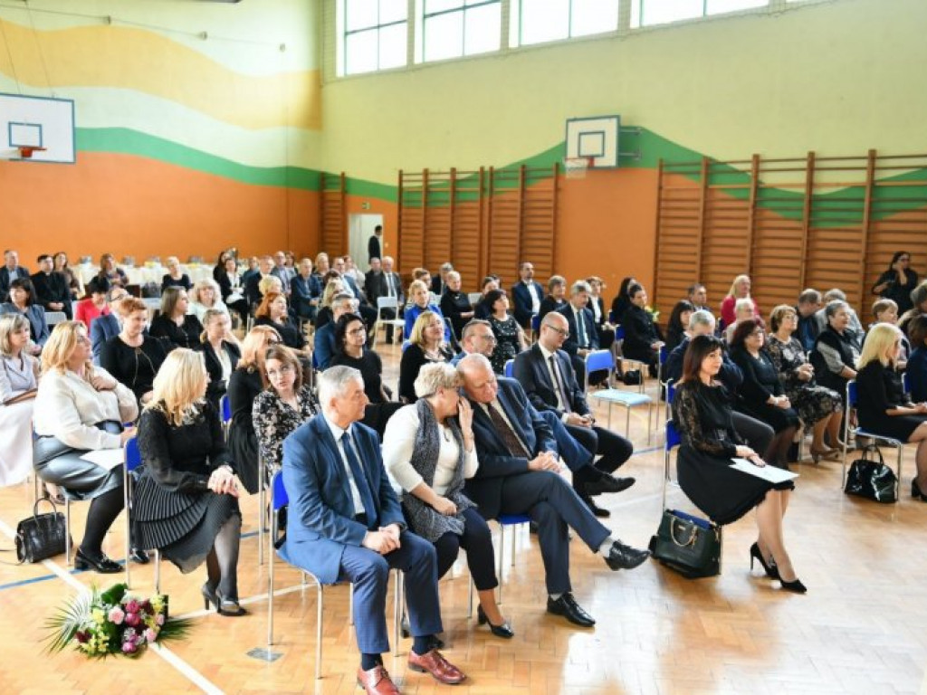 Powiatowy Dzień Edukacji Narodowej w Sandomierzu. Nagrodzono nauczycieli [zdjęcia]