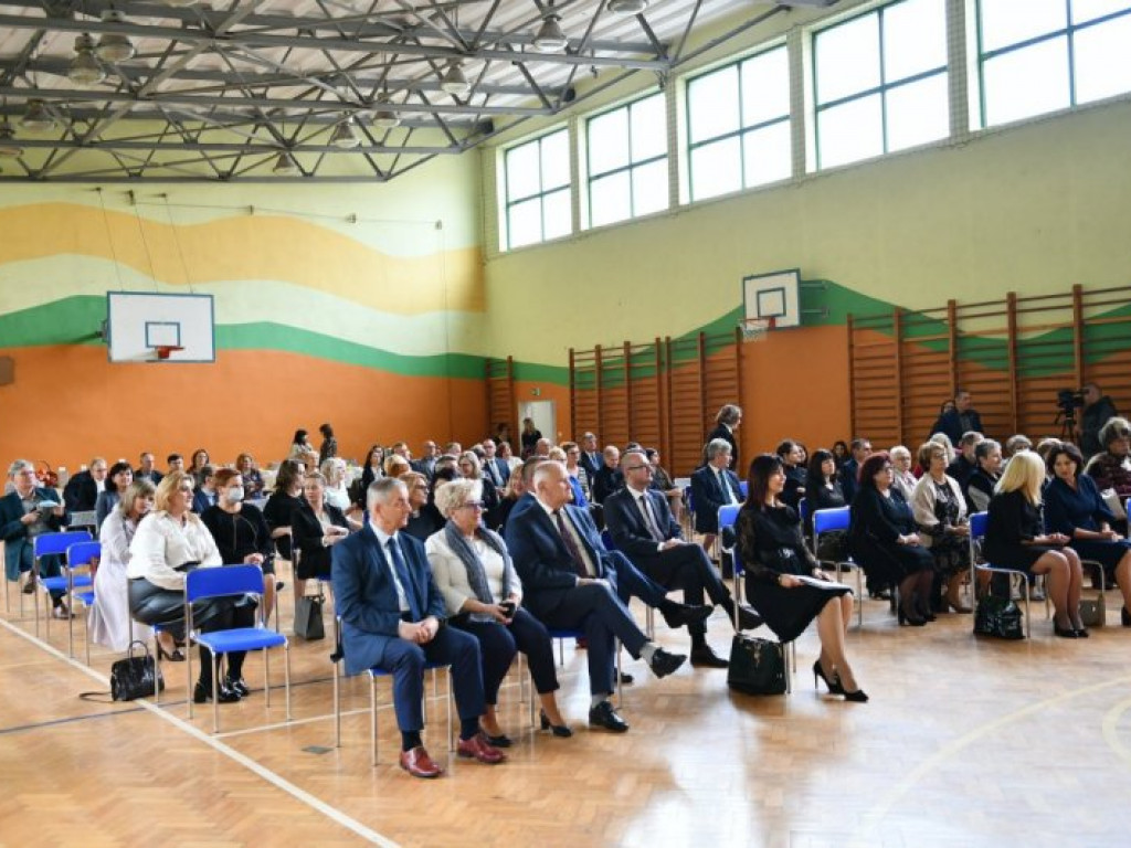 Powiatowy Dzień Edukacji Narodowej w Sandomierzu. Nagrodzono nauczycieli [zdjęcia]