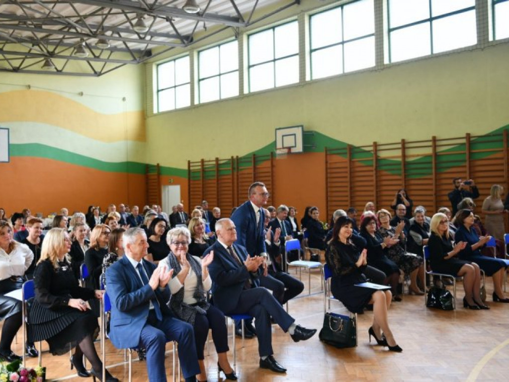 Powiatowy Dzień Edukacji Narodowej w Sandomierzu. Nagrodzono nauczycieli [zdjęcia]