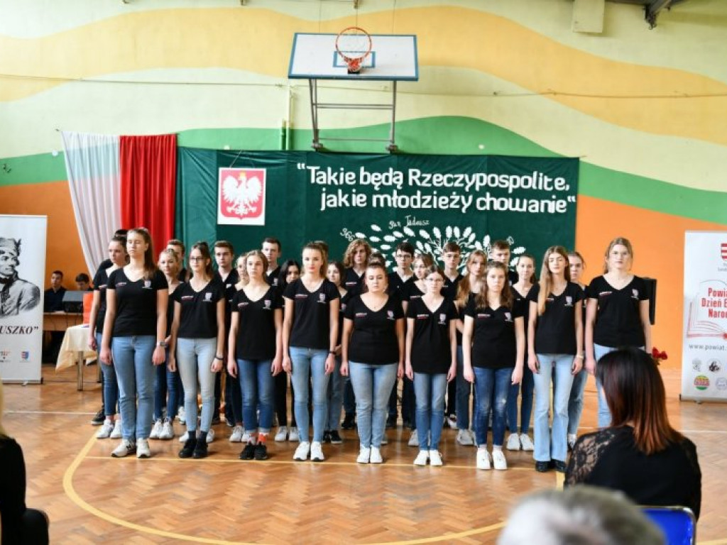 Powiatowy Dzień Edukacji Narodowej w Sandomierzu. Nagrodzono nauczycieli [zdjęcia]
