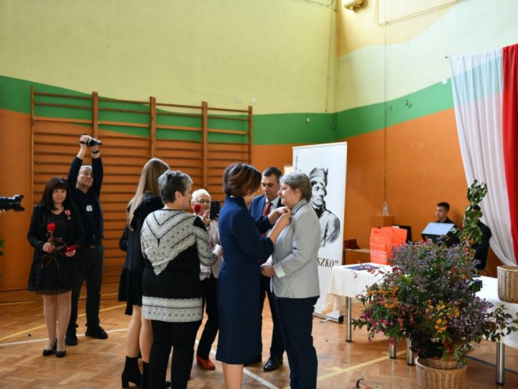 Powiatowy Dzień Edukacji Narodowej w Sandomierzu. Nagrodzono nauczycieli [zdjęcia]