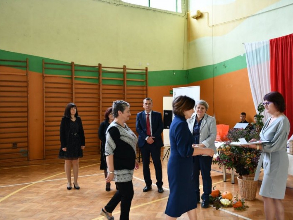 Powiatowy Dzień Edukacji Narodowej w Sandomierzu. Nagrodzono nauczycieli [zdjęcia]