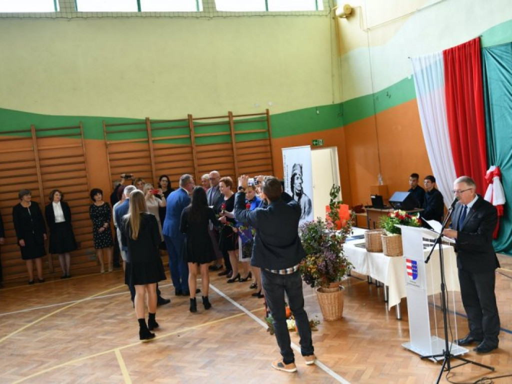 Powiatowy Dzień Edukacji Narodowej w Sandomierzu. Nagrodzono nauczycieli [zdjęcia]