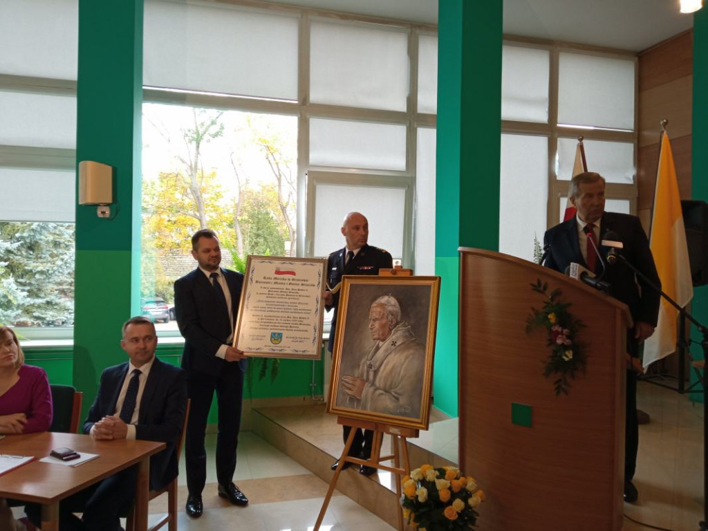 Podniosła uroczystość w Staszowie. Jan Paweł II został patronem miasta [zdjęcia]