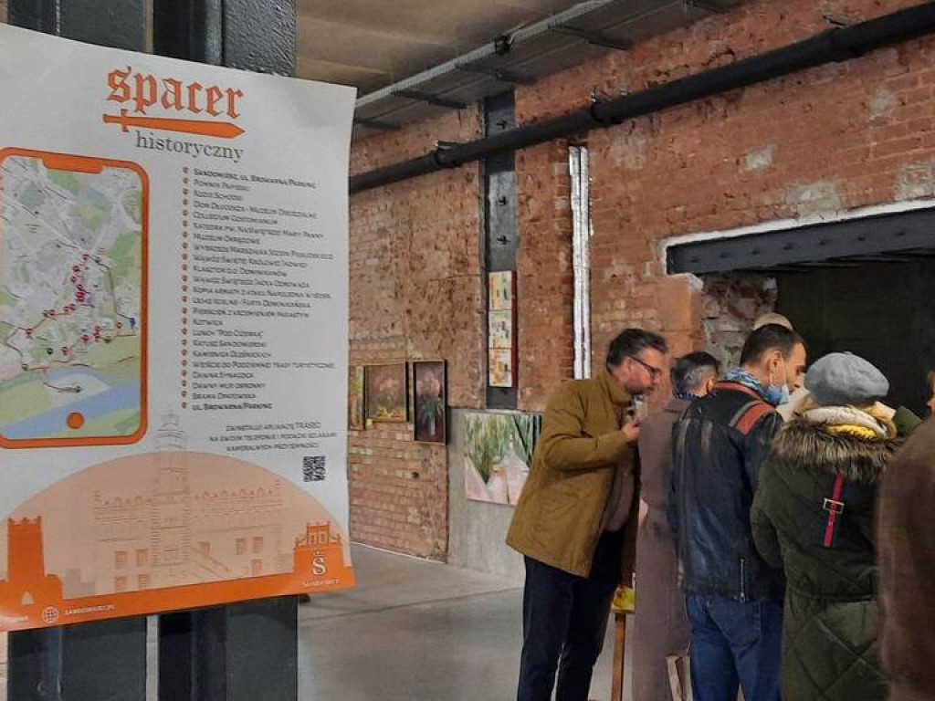 Regionalne specjały, sztuka i ser w kolorze krzemienia pasiastego. W stolicy odbył się Targ Sandomierski [zdjęcia]