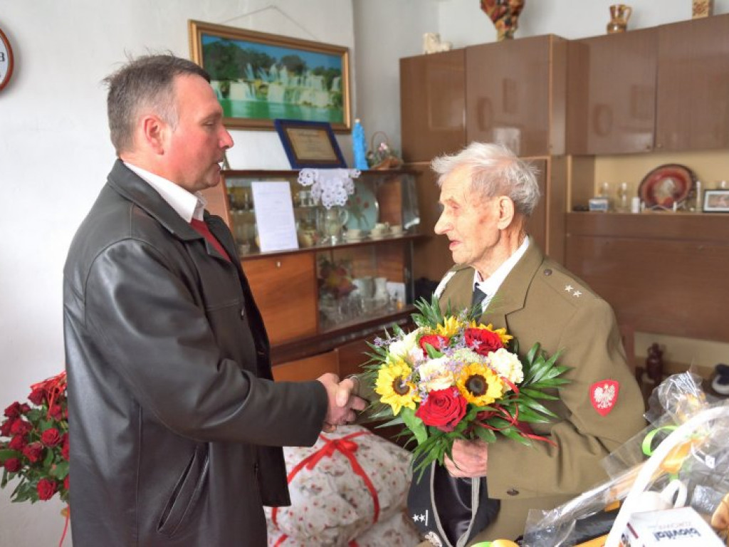 100. urodziny Władysława Harimskiego z gminy Klimontów [zdjęcia]