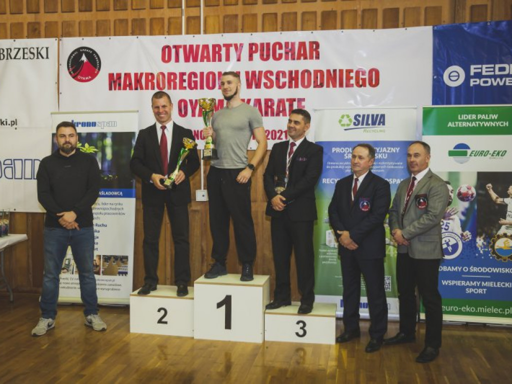 140 zawodników karate walczyło w Tarnobrzegu