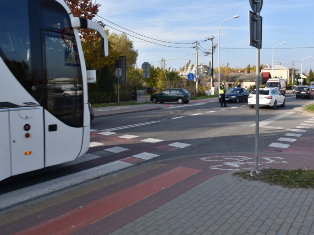 Tarnobrzeg. Wypadek na ulicy Sienkiewicza. Dwie osoby poszkodowane [wideo][zdjęcia]