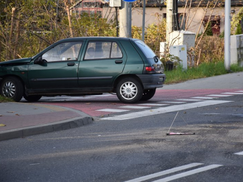 Tarnobrzeg. Wypadek na ulicy Sienkiewicza. Dwie osoby poszkodowane [wideo][zdjęcia]