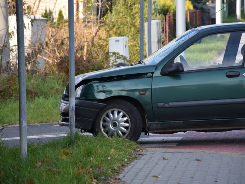 Tarnobrzeg. Wypadek na ulicy Sienkiewicza. Dwie osoby poszkodowane [wideo][zdjęcia]