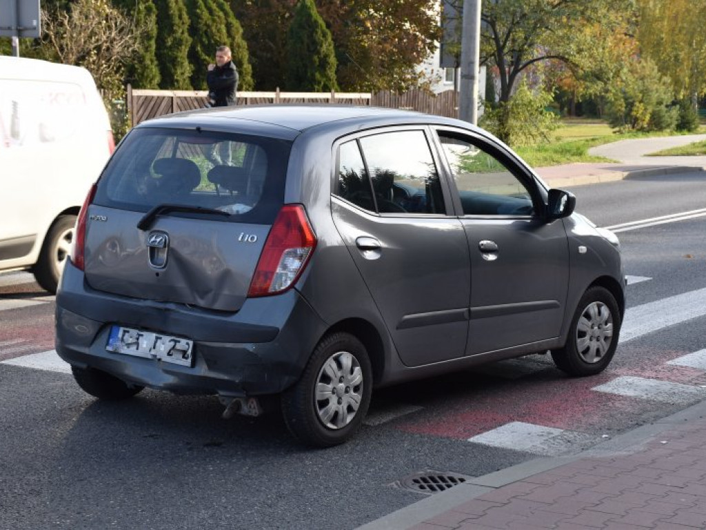Tarnobrzeg. Wypadek na ulicy Sienkiewicza. Dwie osoby poszkodowane [wideo][zdjęcia]