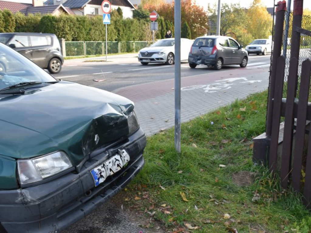 Tarnobrzeg. Wypadek na ulicy Sienkiewicza. Dwie osoby poszkodowane [wideo][zdjęcia]
