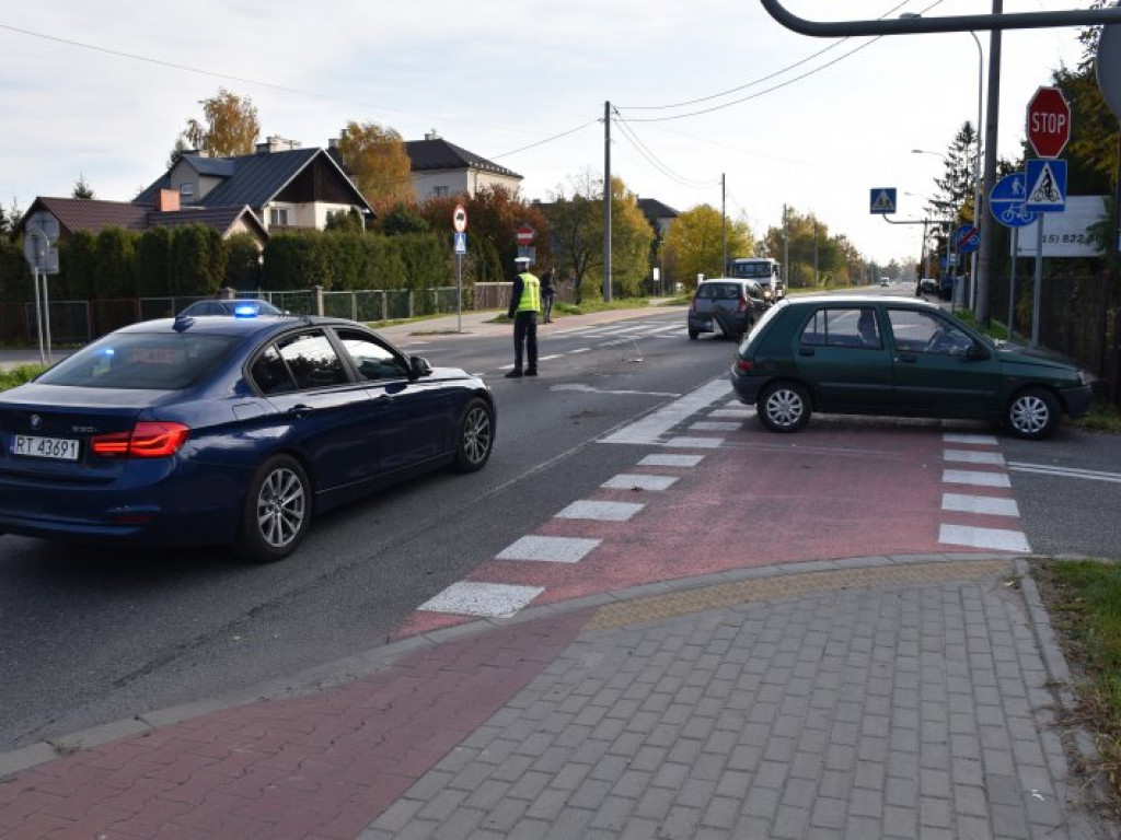 Tarnobrzeg. Wypadek na ulicy Sienkiewicza. Dwie osoby poszkodowane [wideo][zdjęcia]