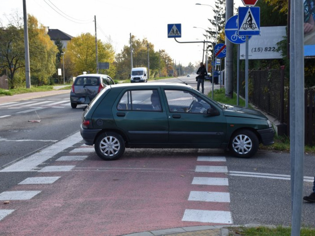 Tarnobrzeg. Wypadek na ulicy Sienkiewicza. Dwie osoby poszkodowane [wideo][zdjęcia]