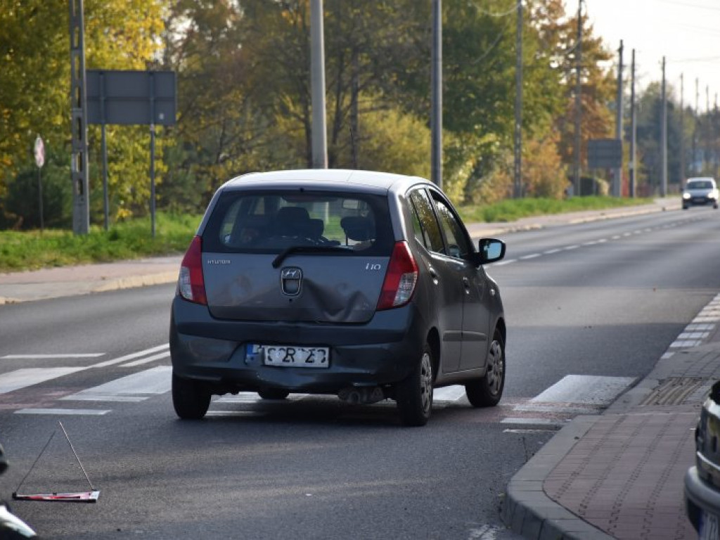Tarnobrzeg. Wypadek na ulicy Sienkiewicza. Dwie osoby poszkodowane [wideo][zdjęcia]
