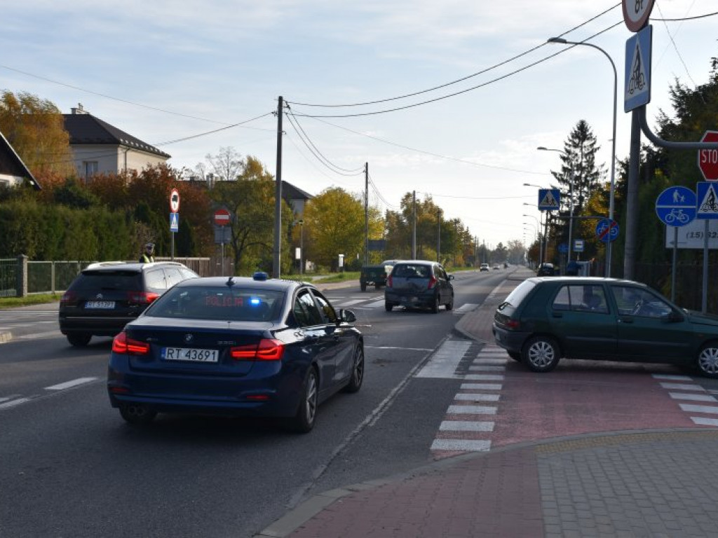 Tarnobrzeg. Wypadek na ulicy Sienkiewicza. Dwie osoby poszkodowane [wideo][zdjęcia]